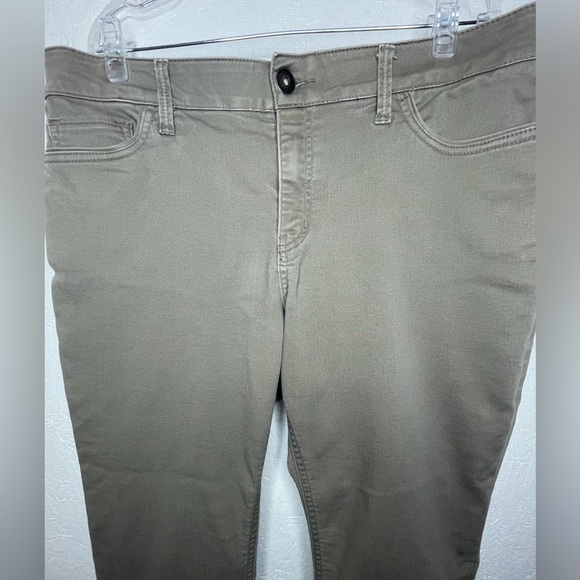 Liz Claiborne Women’s Mid Rise Slim Fit Denim Jeans Plus Size 16 - Picture 3 of 9